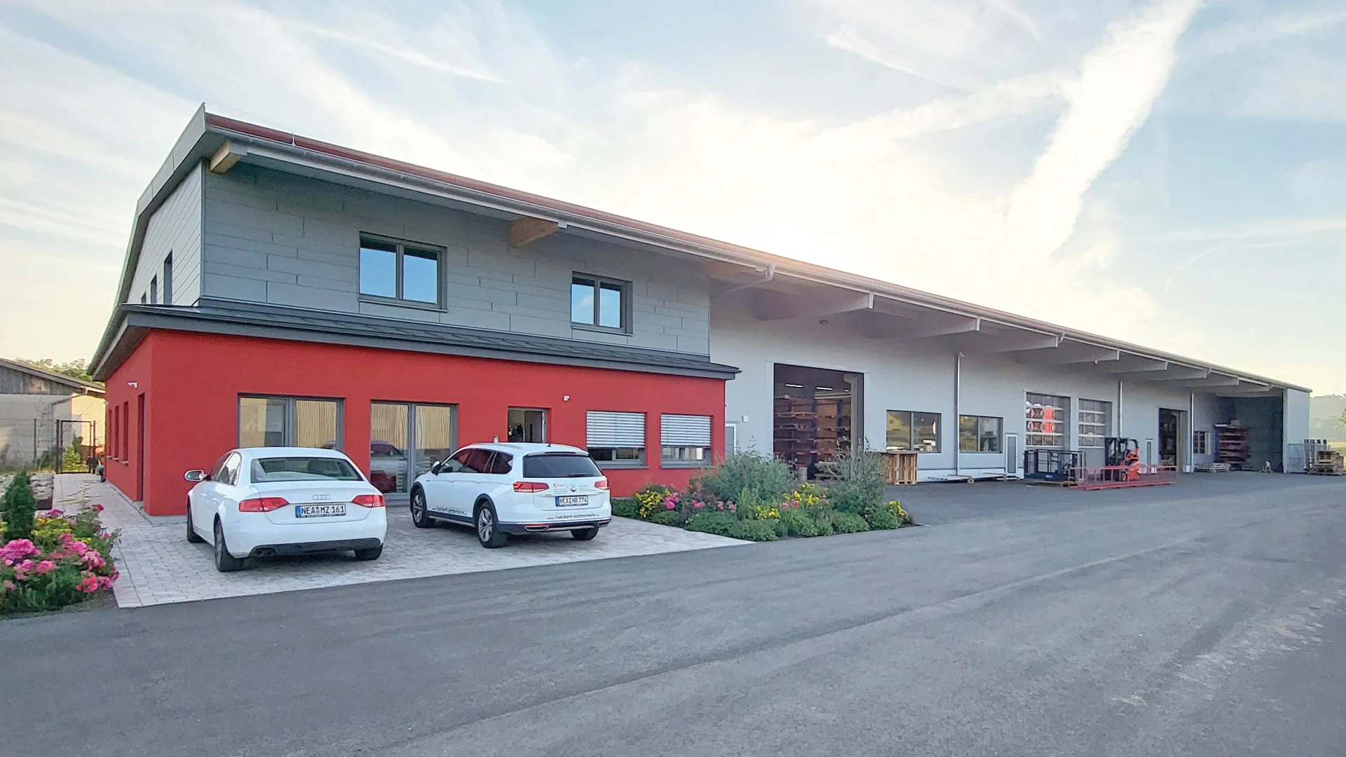 EG Holzbau aus Franken • Gewerbebau • Halle Rueckert