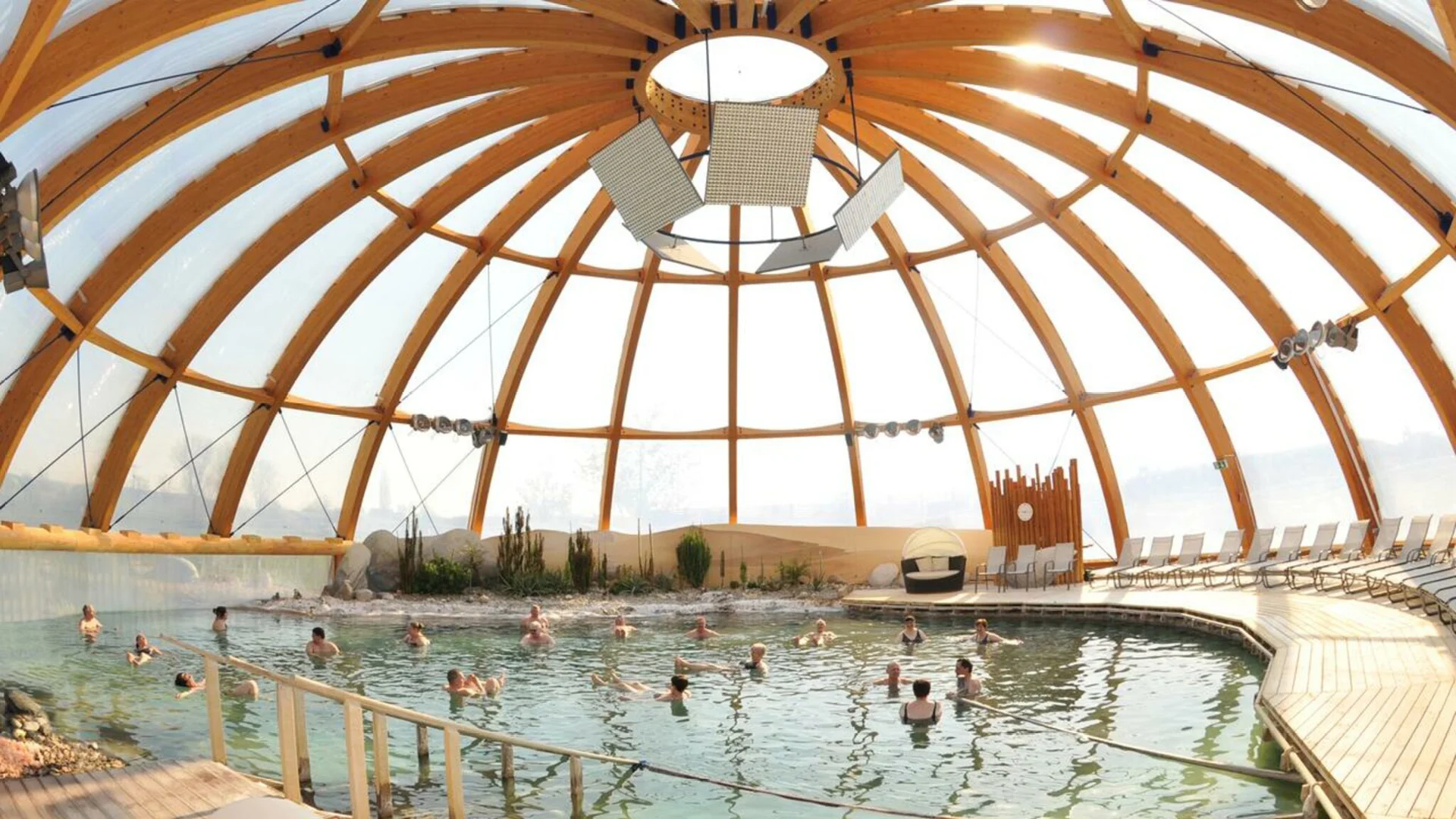 EG Holzbau aus Franken • Gewerbebau • Kuppel Frankentherme innen